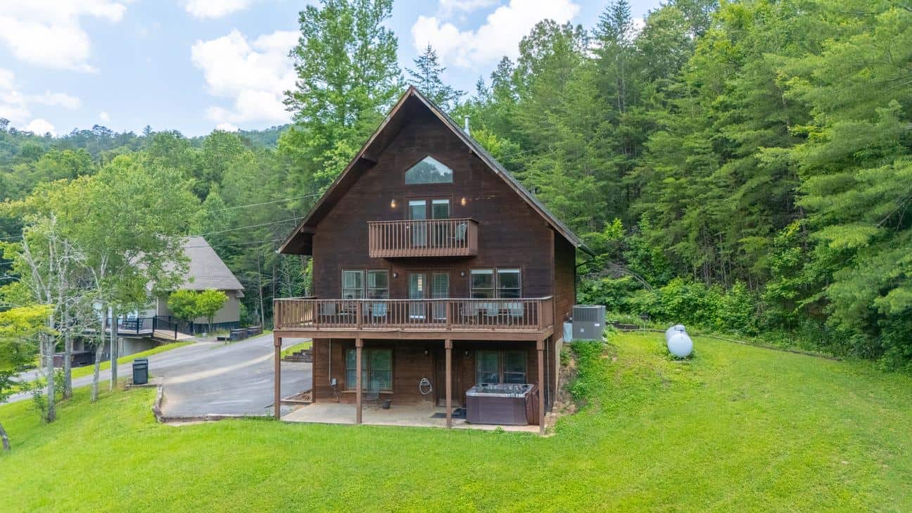 large cabins in the smokies